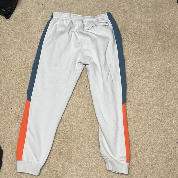 Pretty good condition small stains look at photos for condition - Picture 5 of 8